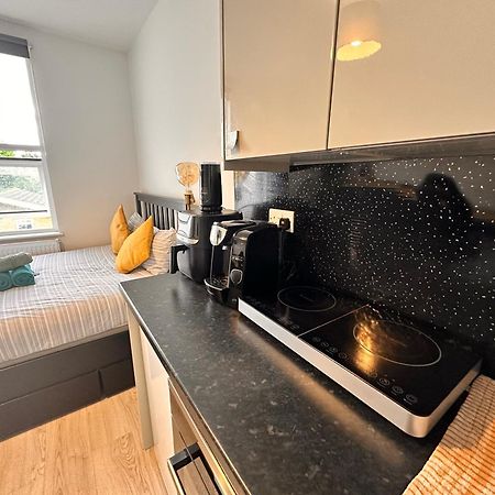 Lovely Self Contained Studio Now Available Лондон Екстер'єр фото