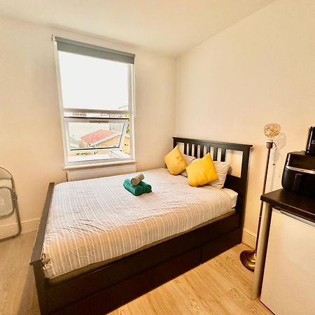 Lovely Self Contained Studio Now Available Лондон Екстер'єр фото