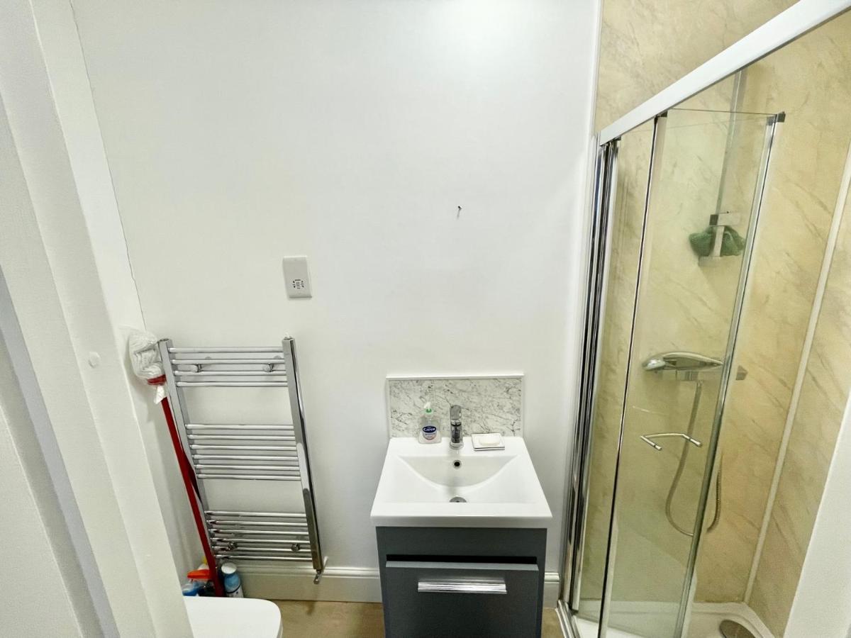 Lovely Self Contained Studio Now Available Лондон Екстер'єр фото