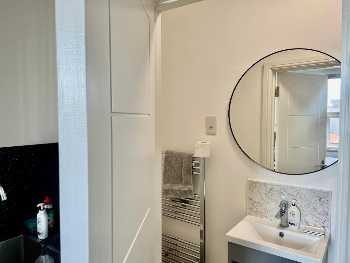 Lovely Self Contained Studio Now Available Лондон Екстер'єр фото