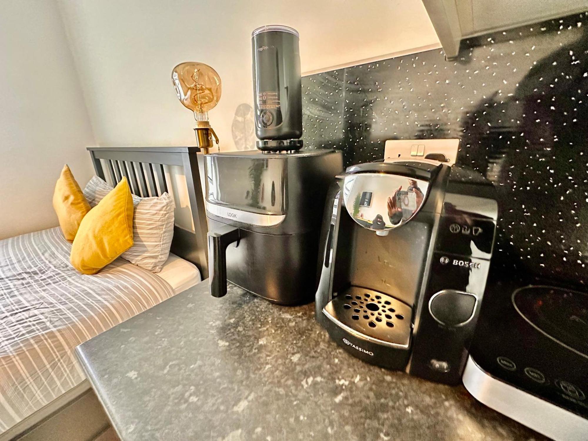 Lovely Self Contained Studio Now Available Лондон Екстер'єр фото