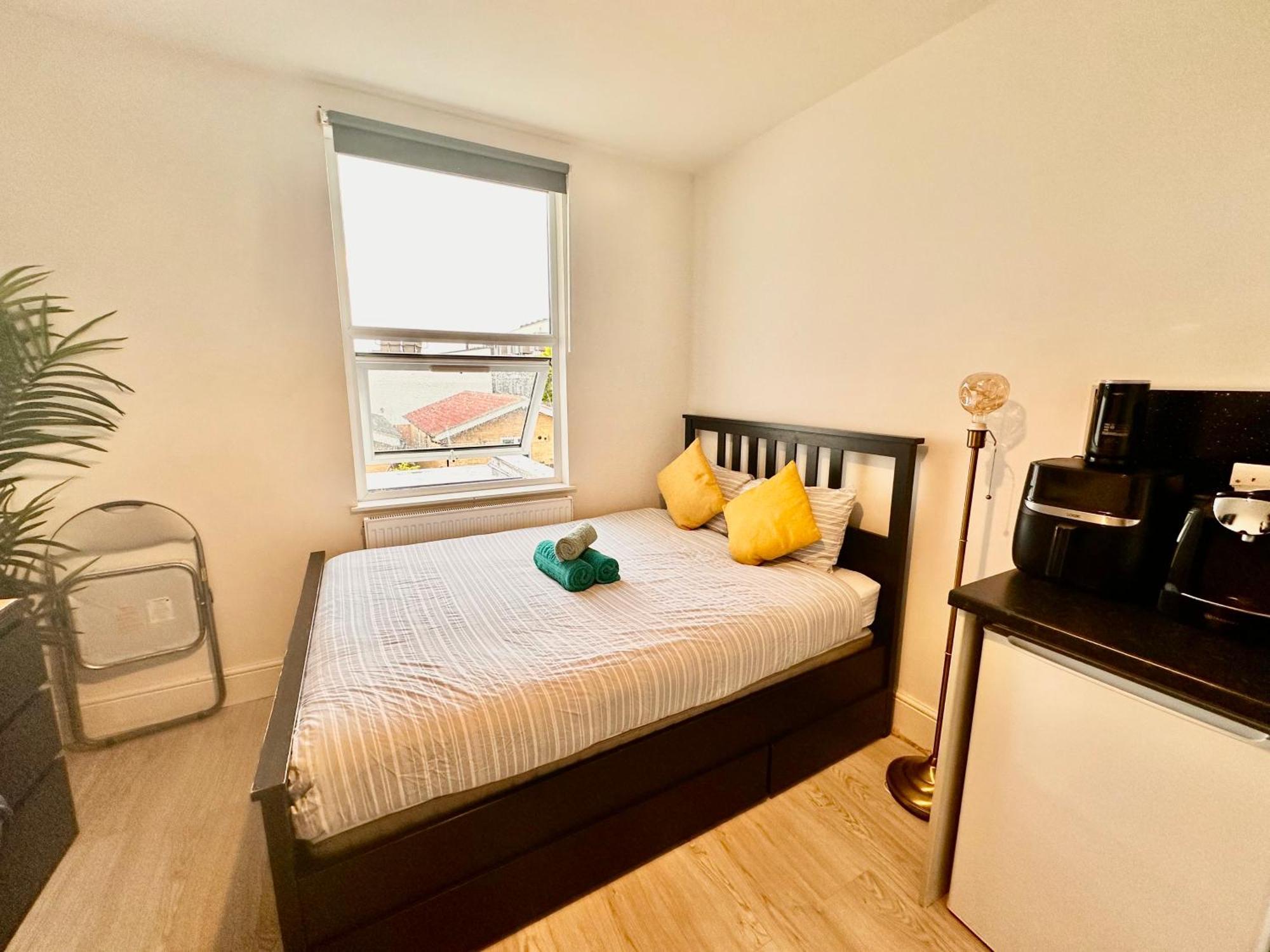 Lovely Self Contained Studio Now Available Лондон Екстер'єр фото